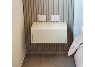 שידת צד מרחפת בגוון לבן