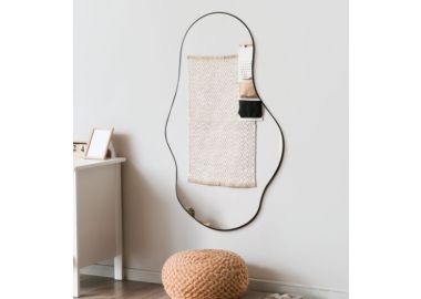 מראה אמורפית שחורה