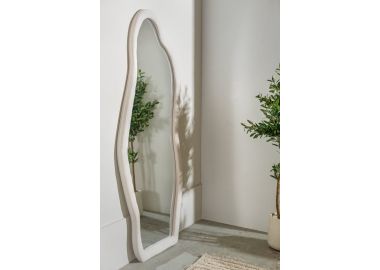 מראה אמורפית מבד בוקלה