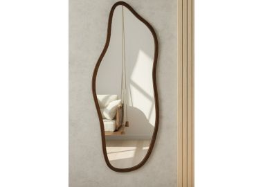 מראה אמורפית עם מסגרת אגוז