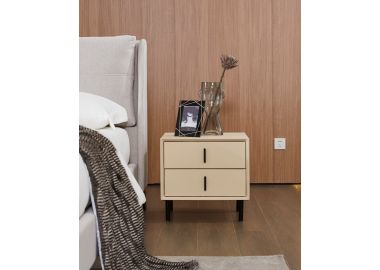 שידת לילה 40*50 ס"מ מרופדת דמוי עור בגוון בז' דגם אטיק