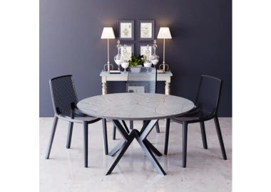 פינת אוכל עגולה בגוון גרניט אפור דגם פיזה עם 4 כסאות בגוון שחור
